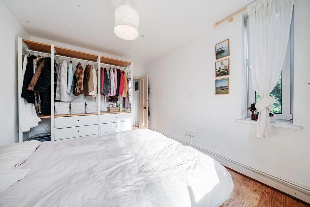 Flat in London, United Kingdom, 44 m² - picture 5