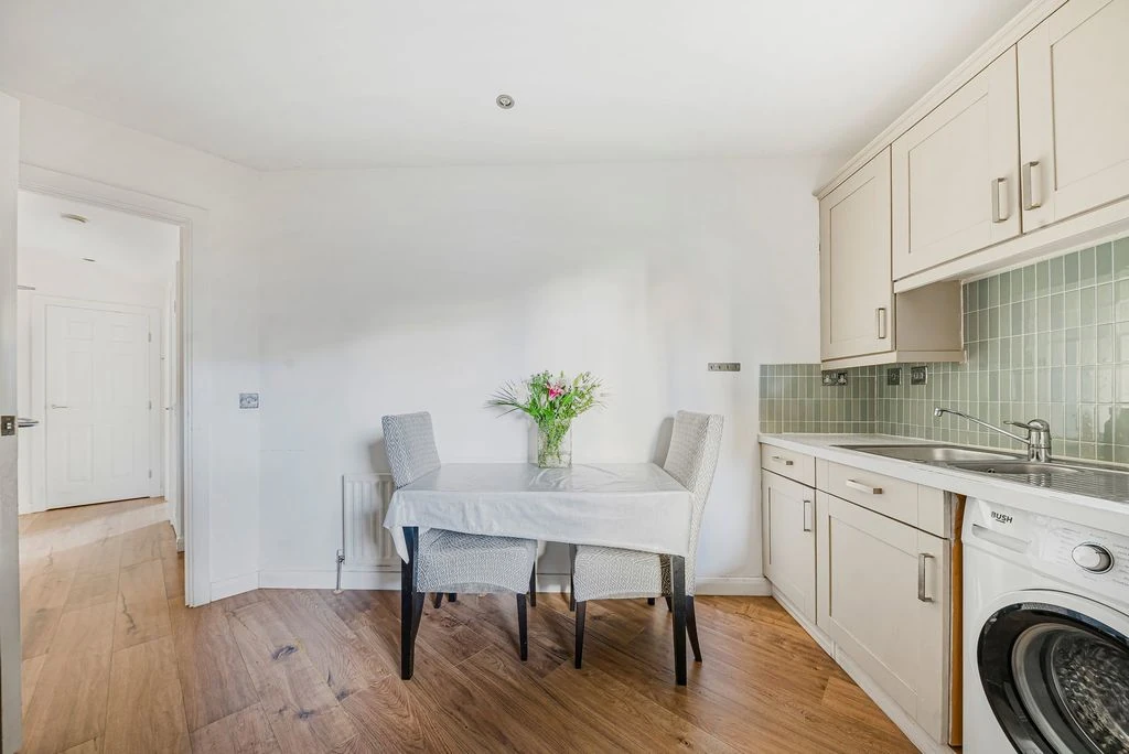 Flat in London, United Kingdom, 61 m² - picture 16