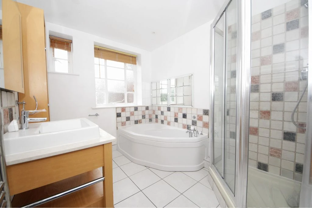 Flat in London, United Kingdom, 82 m² - picture 4