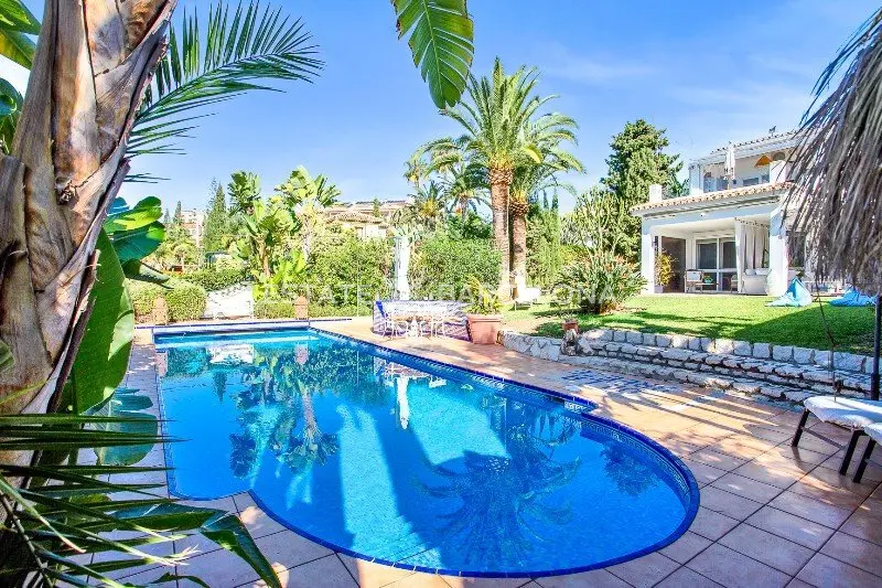Villa en Málaga, España, 485 m² - imagen 2