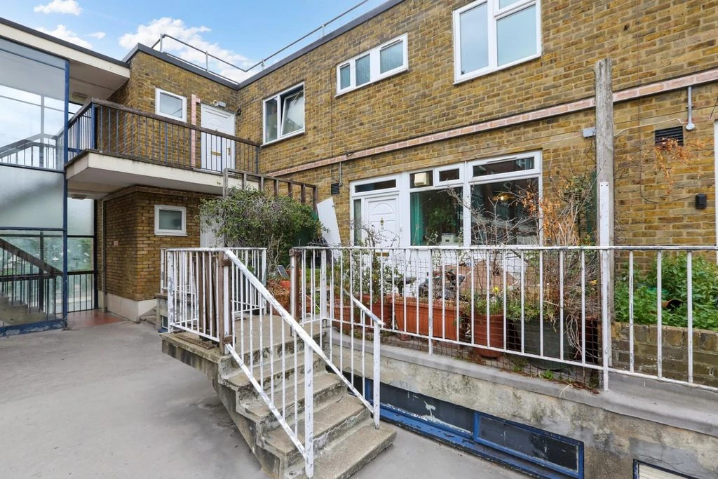 Flat in London, United Kingdom, 80 m² - picture 1