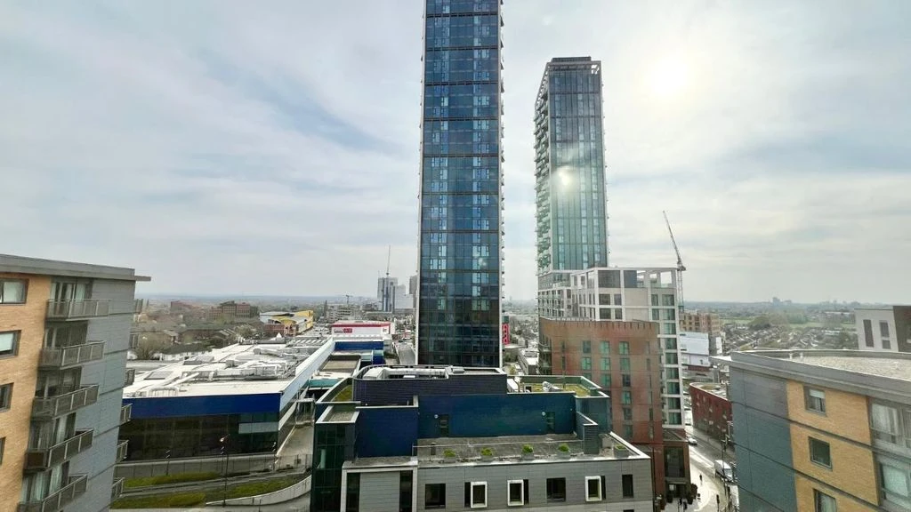 Flat in London, United Kingdom - picture 6