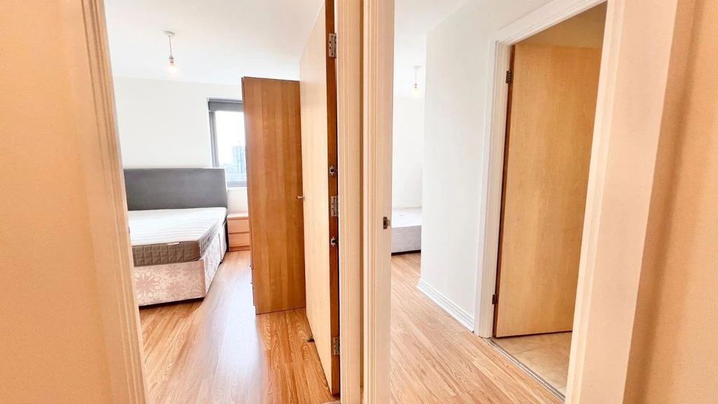 Flat in London, United Kingdom - picture 13