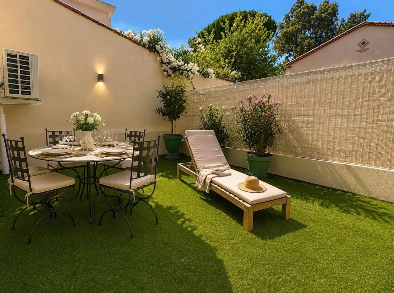 House in Cannes, France, 465 m² - picture 1