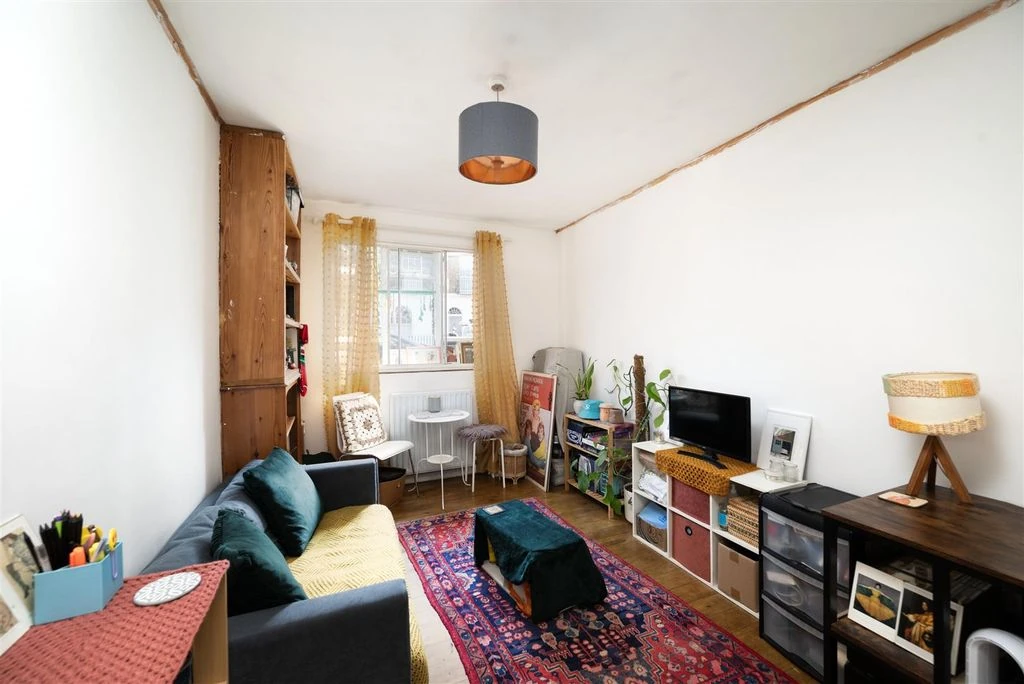 Flat in London, United Kingdom - picture 8