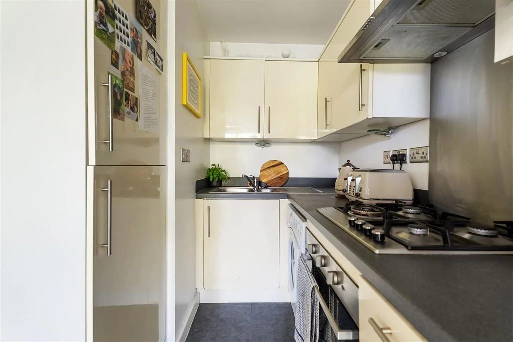 Flat in London, United Kingdom, 38 m² - picture 1