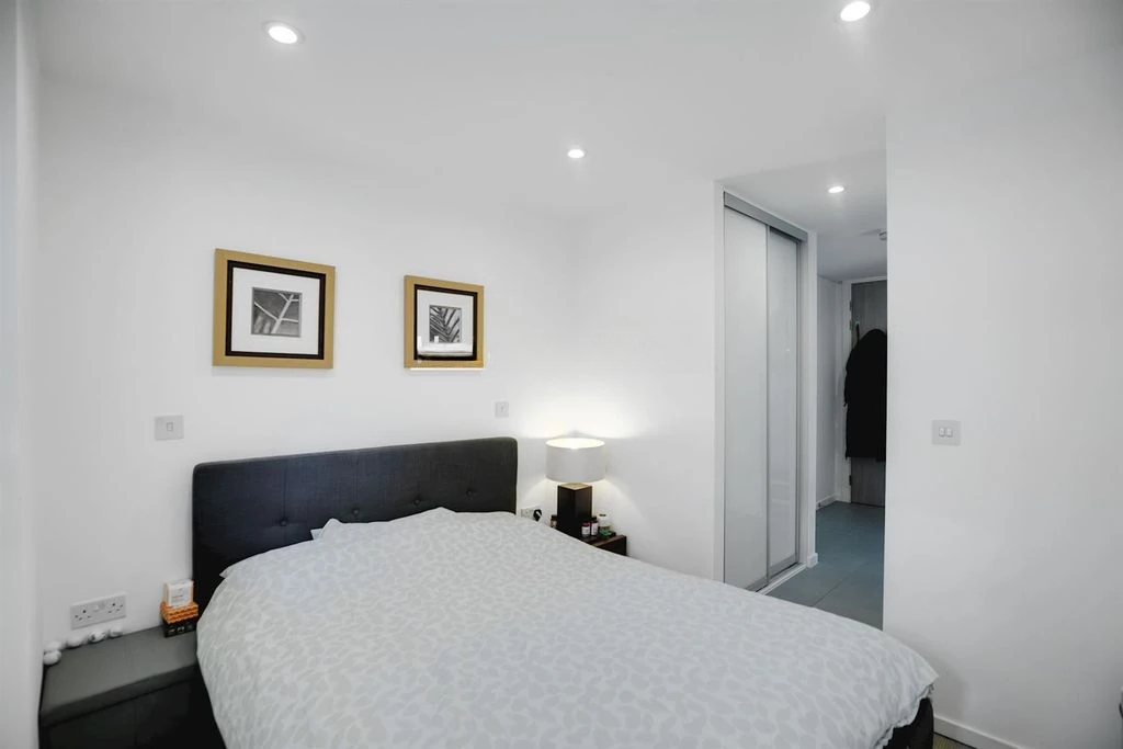 Flat in London, United Kingdom, 37 m² - picture 1