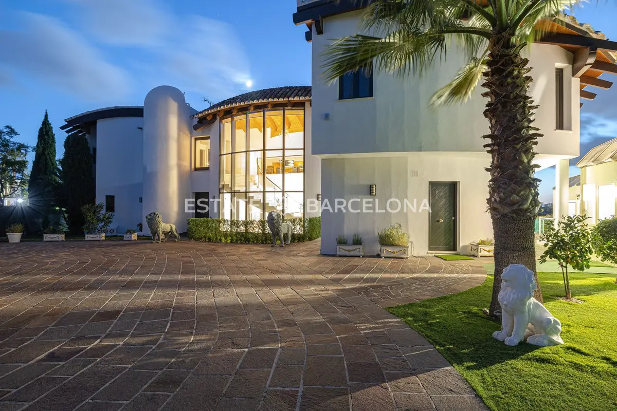 Villa in Malaga, Spanien, 1 081 m² - Foto 2