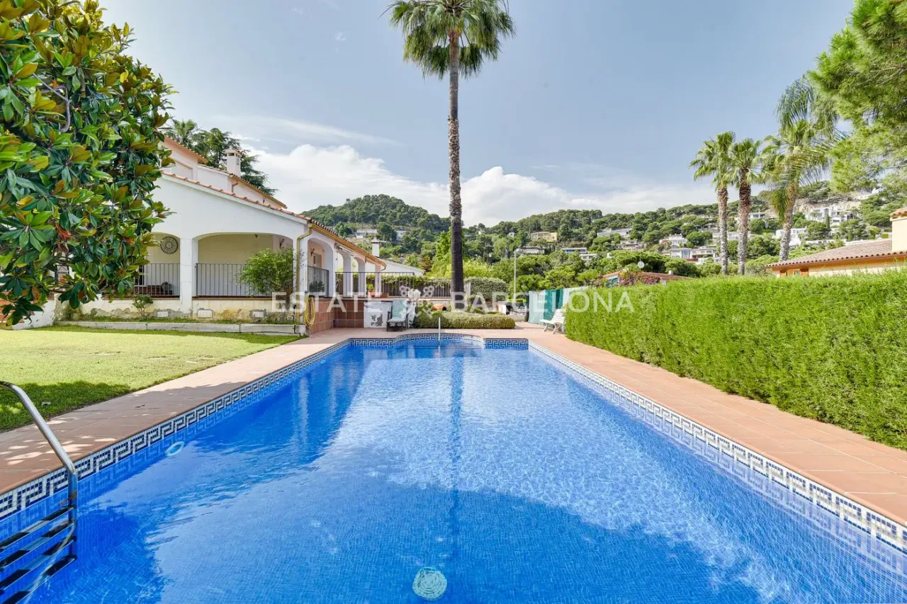 Villa en Blanes, España, 397 m² - imagen 3