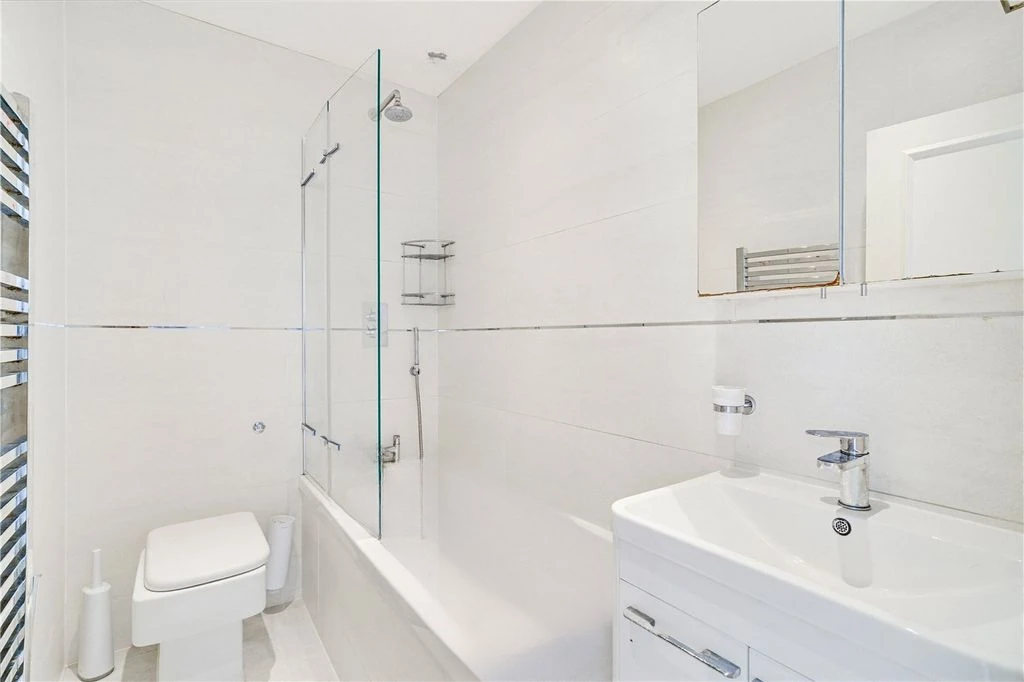 Flat in London, United Kingdom, 84 m² - picture 1