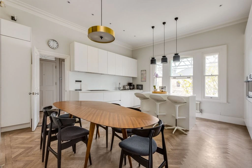Flat in London, United Kingdom, 172 m² - picture 2