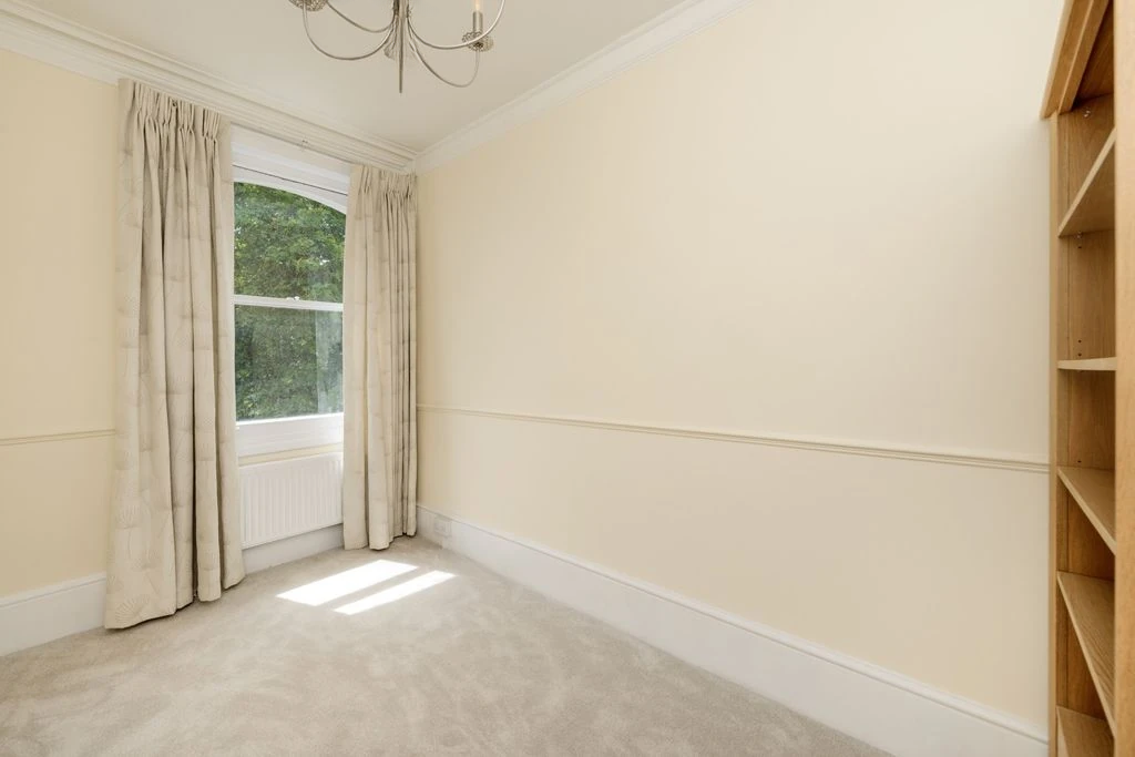 Flat in London, United Kingdom, 97 m² - picture 2