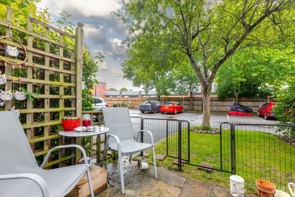 Flat in London, United Kingdom, 32 m² - picture 2