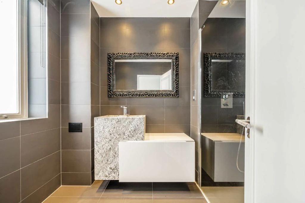 Flat in London, United Kingdom, 137 m² - picture 2
