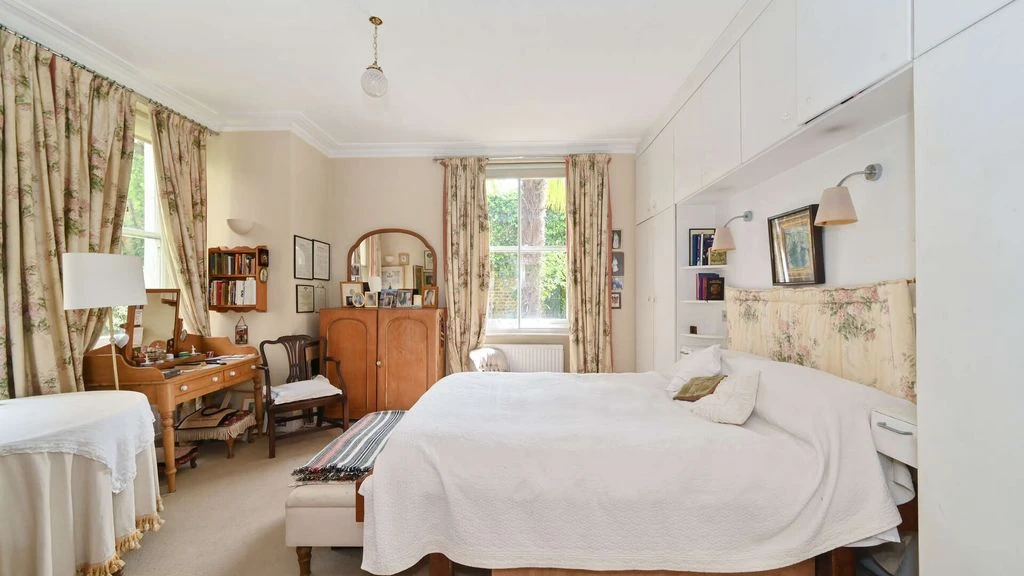 Flat in London, United Kingdom, 139 m² - picture 3