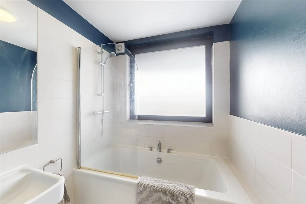 Flat in London, United Kingdom, 40 m² - picture 3