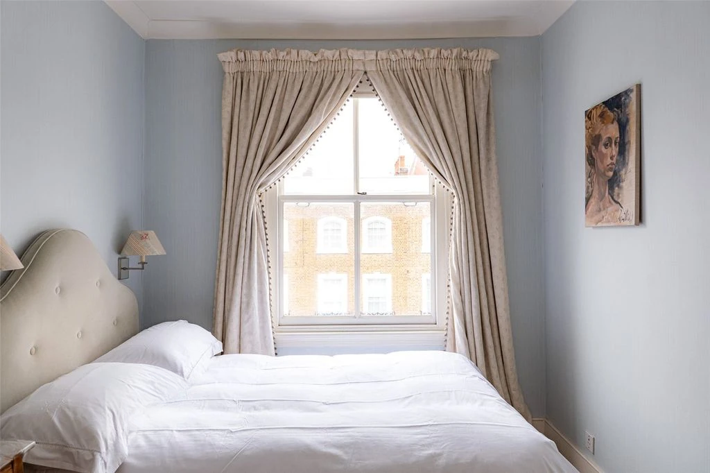 Flat in London, United Kingdom, 213 m² - picture 4