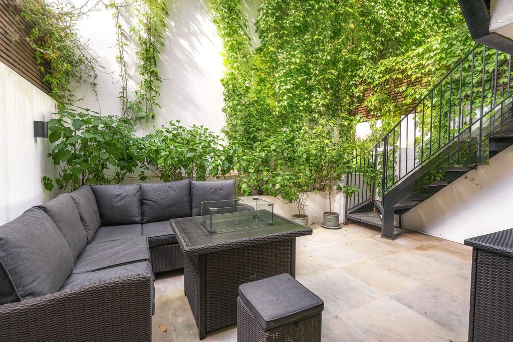 Flat in London, United Kingdom, 257 m² - picture 4