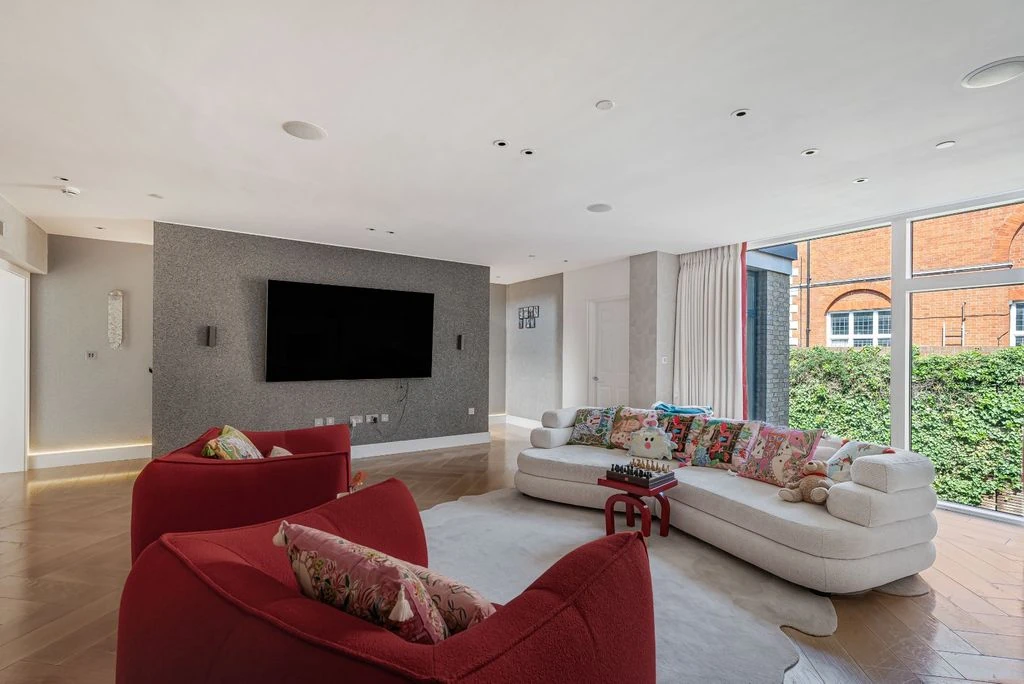 Flat in London, United Kingdom, 227 m² - picture 4