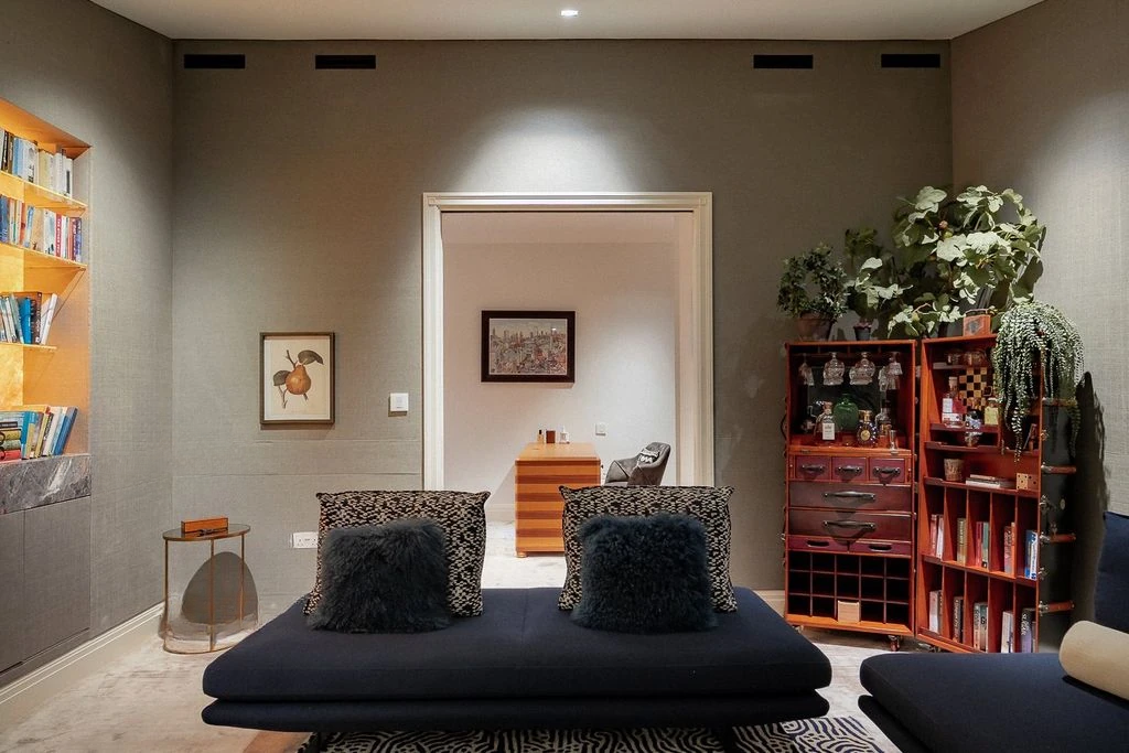 Flat in London, United Kingdom, 276 m² - picture 5