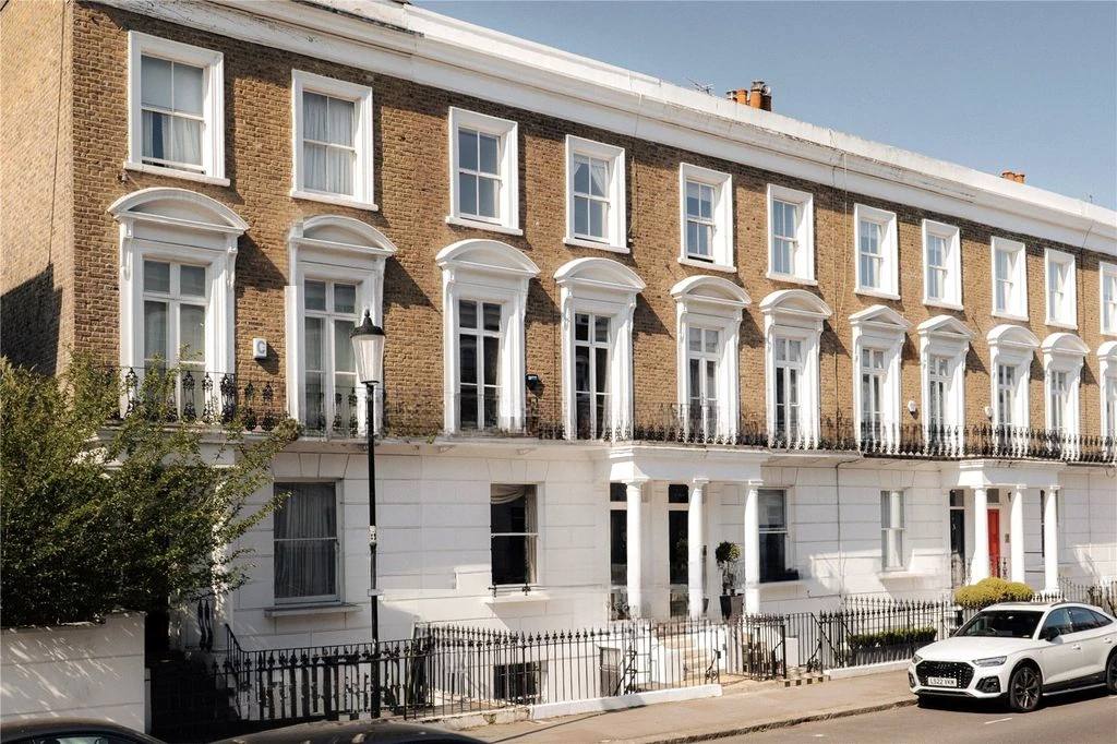 Flat in London, United Kingdom, 213 m² - picture 7