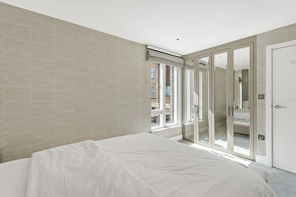 Flat in London, United Kingdom, 227 m² - picture 9