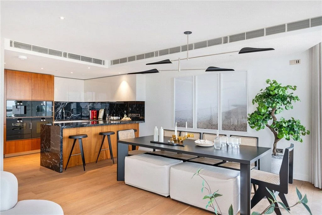 Flat in London, United Kingdom, 201 m² - picture 11
