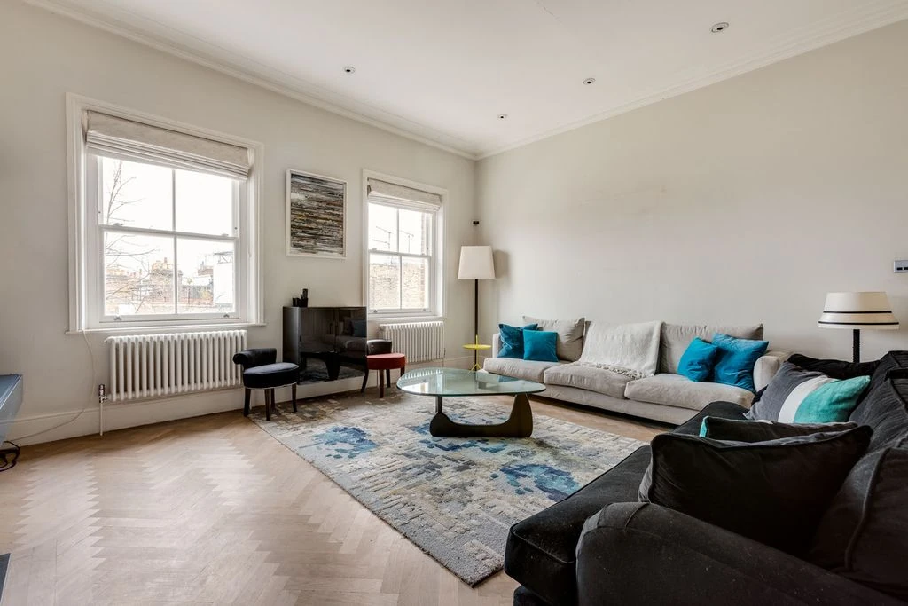 Flat in London, United Kingdom, 172 m² - picture 13