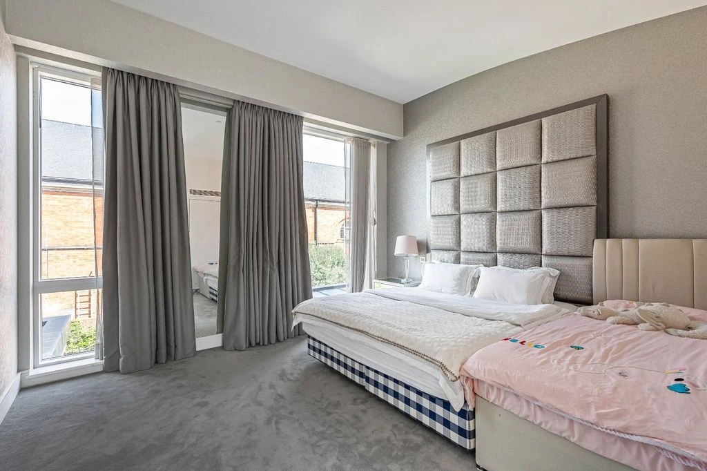 Flat in London, United Kingdom, 227 m² - picture 18