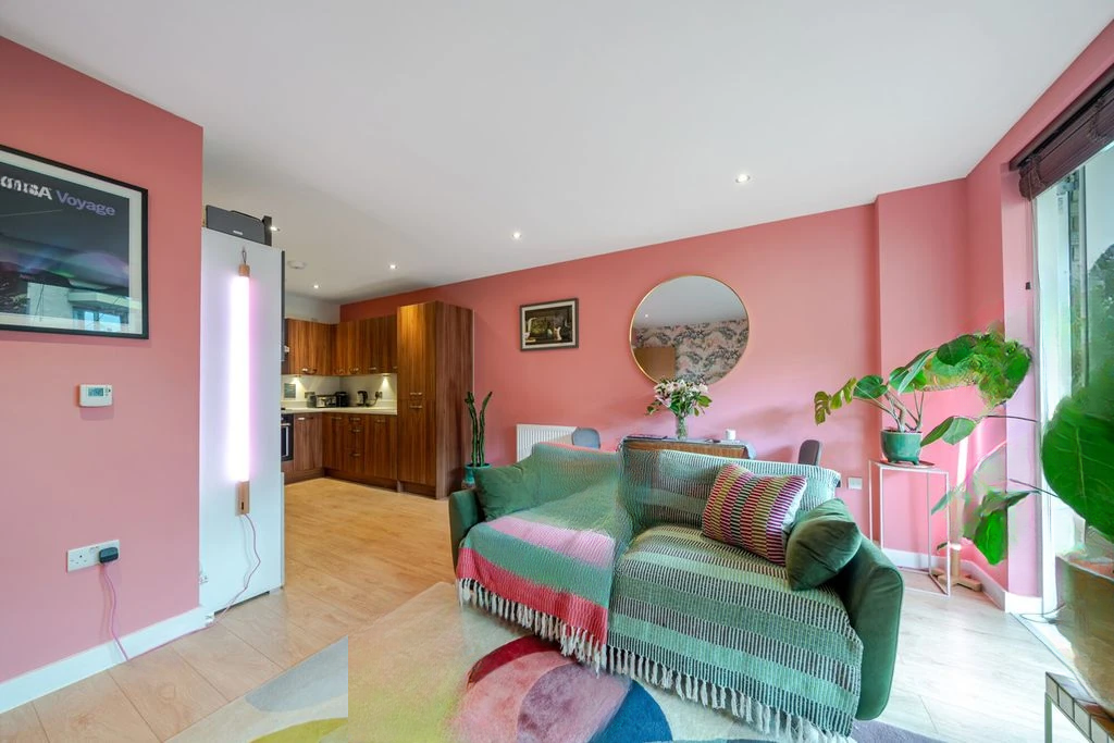 Flat in London, United Kingdom, 53 m² - picture 17