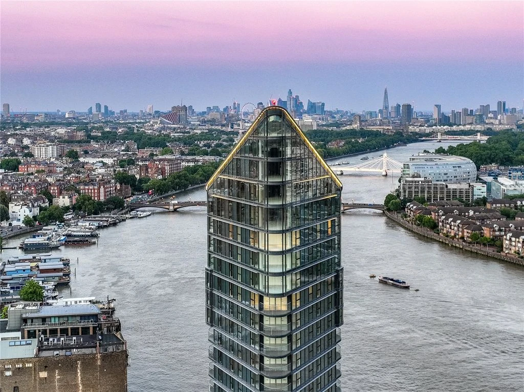 Flat in London, United Kingdom, 175 m² - picture 17