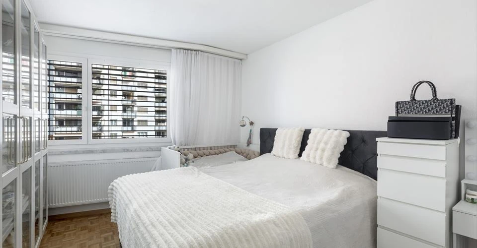 Flat in Geneva, Switzerland - picture 1