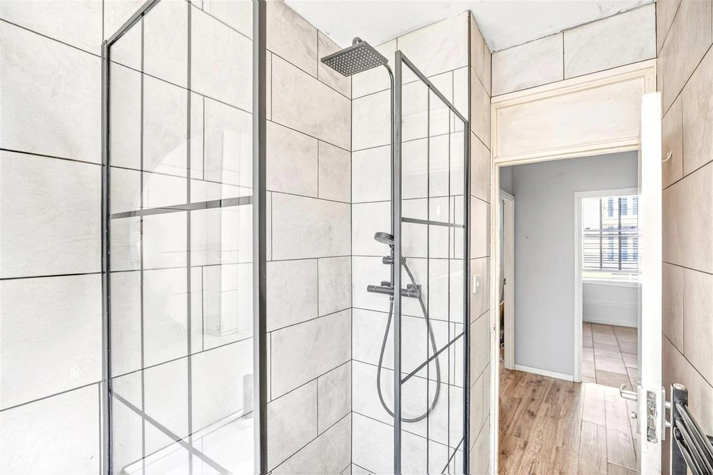 Flat in London, United Kingdom, 42 m² - picture 2
