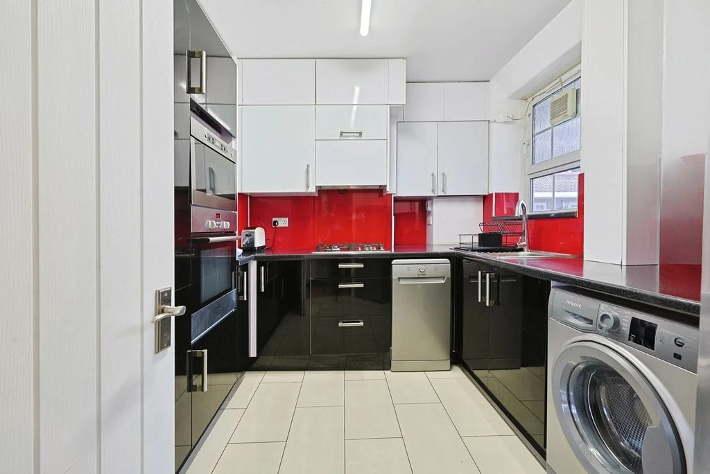 Flat in London, United Kingdom, 58 m² - picture 2