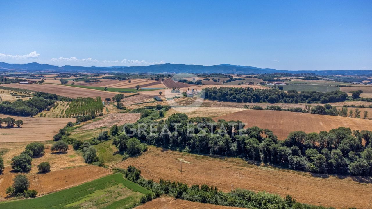 House in Castiglione del Lago, Italy, 457.4 m² - picture 6