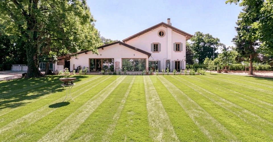 House in Geneva, Switzerland, 400 m² - picture 1