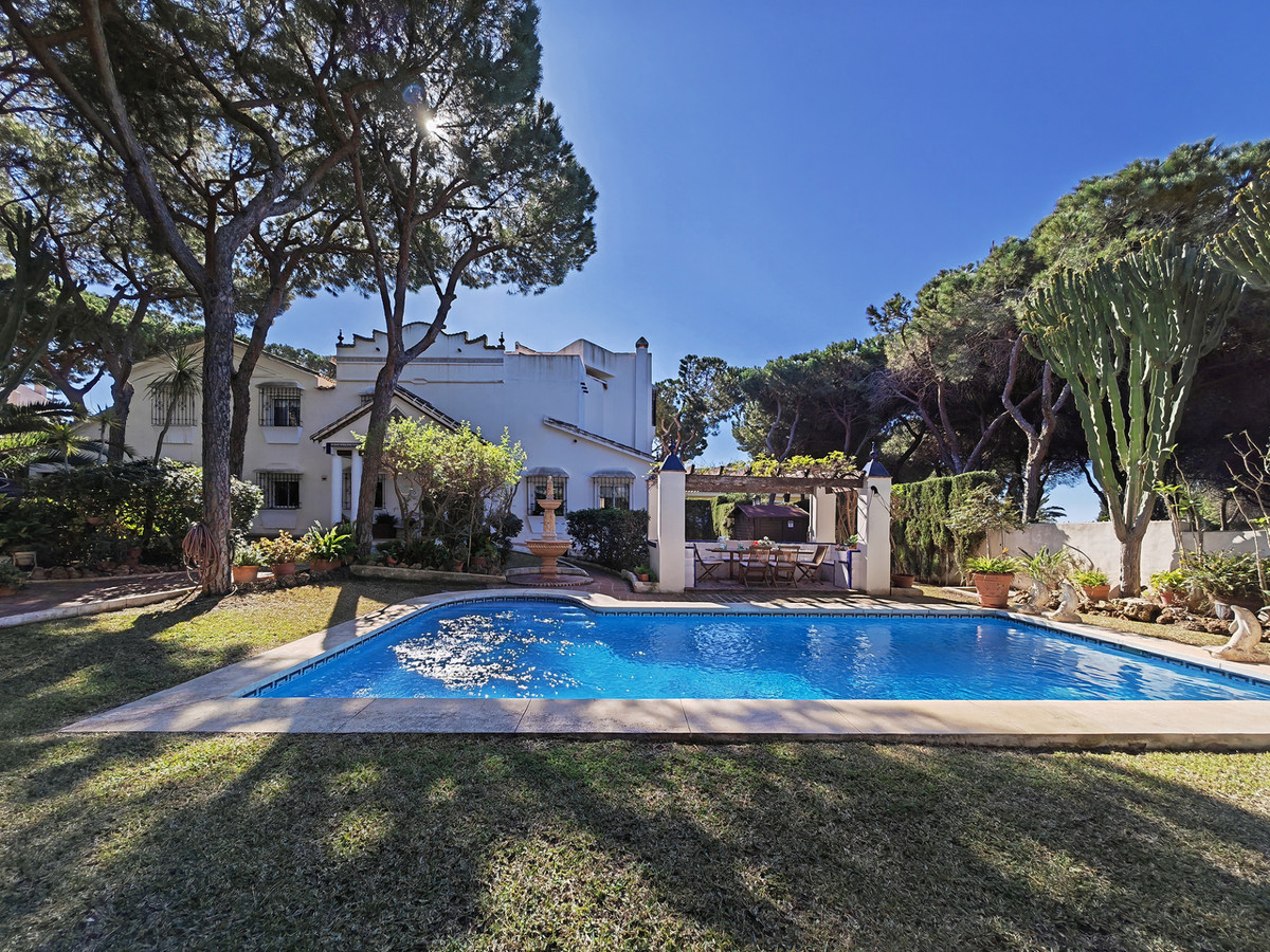 Villa in Malaga, Spain, 344 m² - picture 1