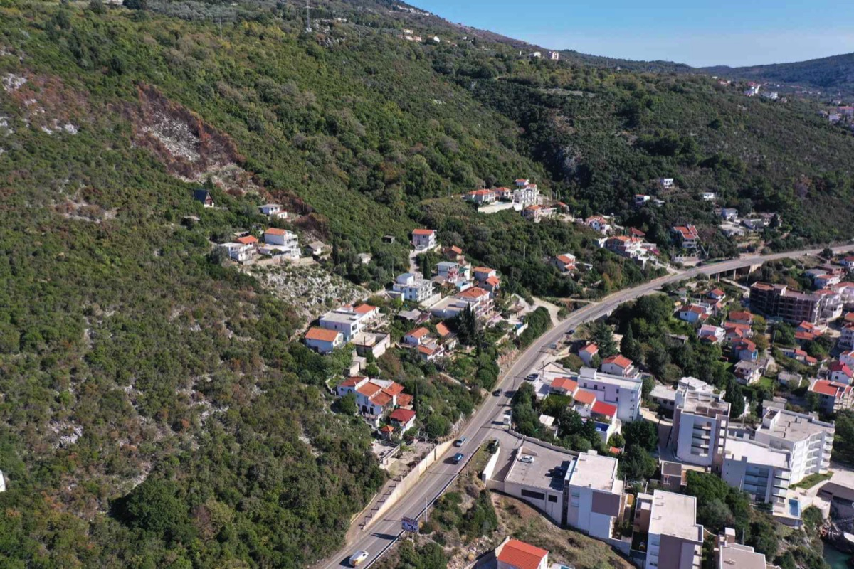 Land in Dobra Voda, Montenegro, 2 600 m² - picture 3