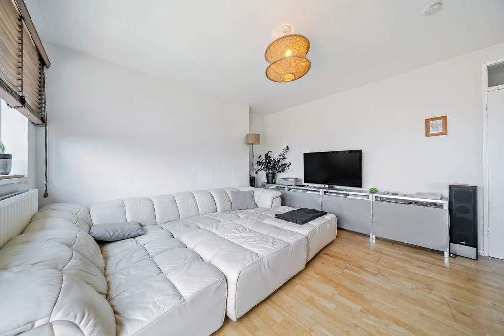 Flat in London, United Kingdom, 69 m² - picture 3