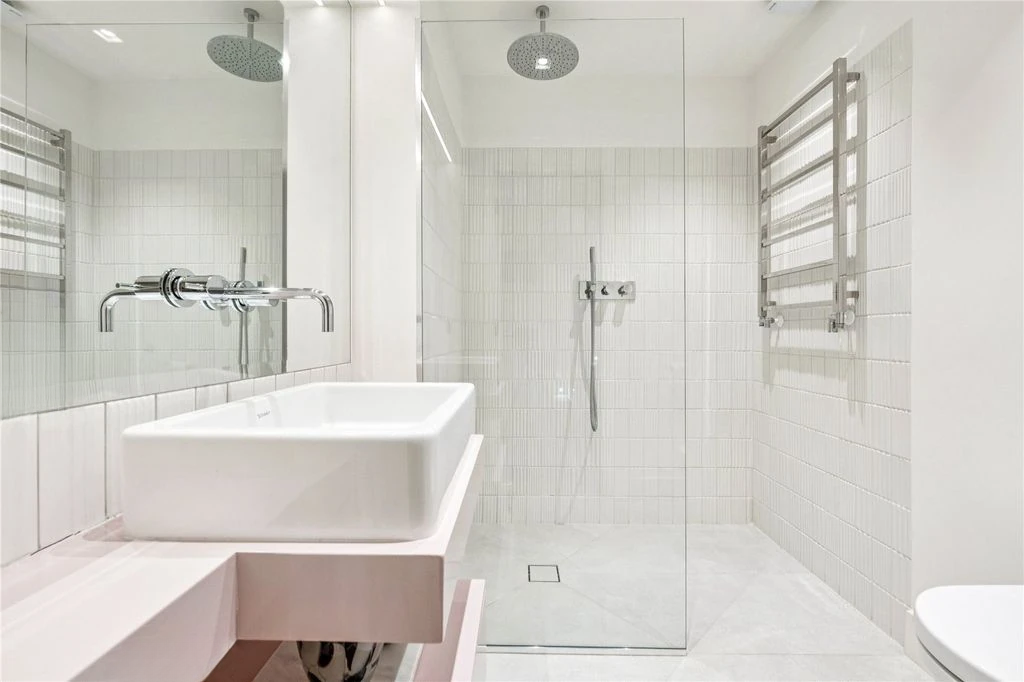 Flat in London, United Kingdom, 259 m² - picture 6