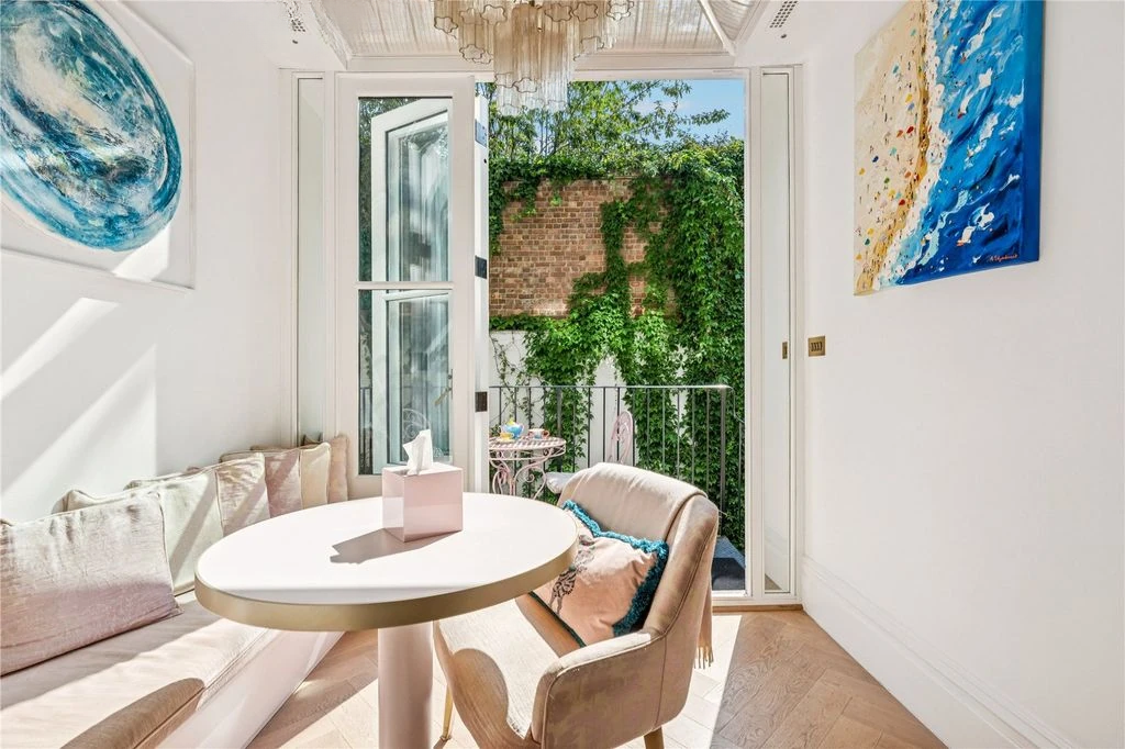 Flat in London, United Kingdom, 259 m² - picture 18