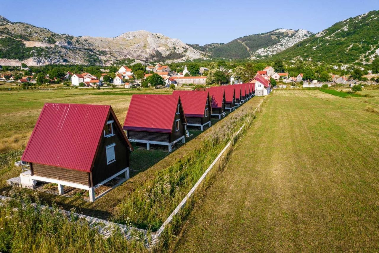 Commercial property in Cetinje, Montenegro, 851 m² - picture 11