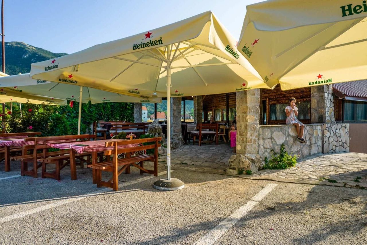 Commercial property in Cetinje, Montenegro, 851 m² - picture 8