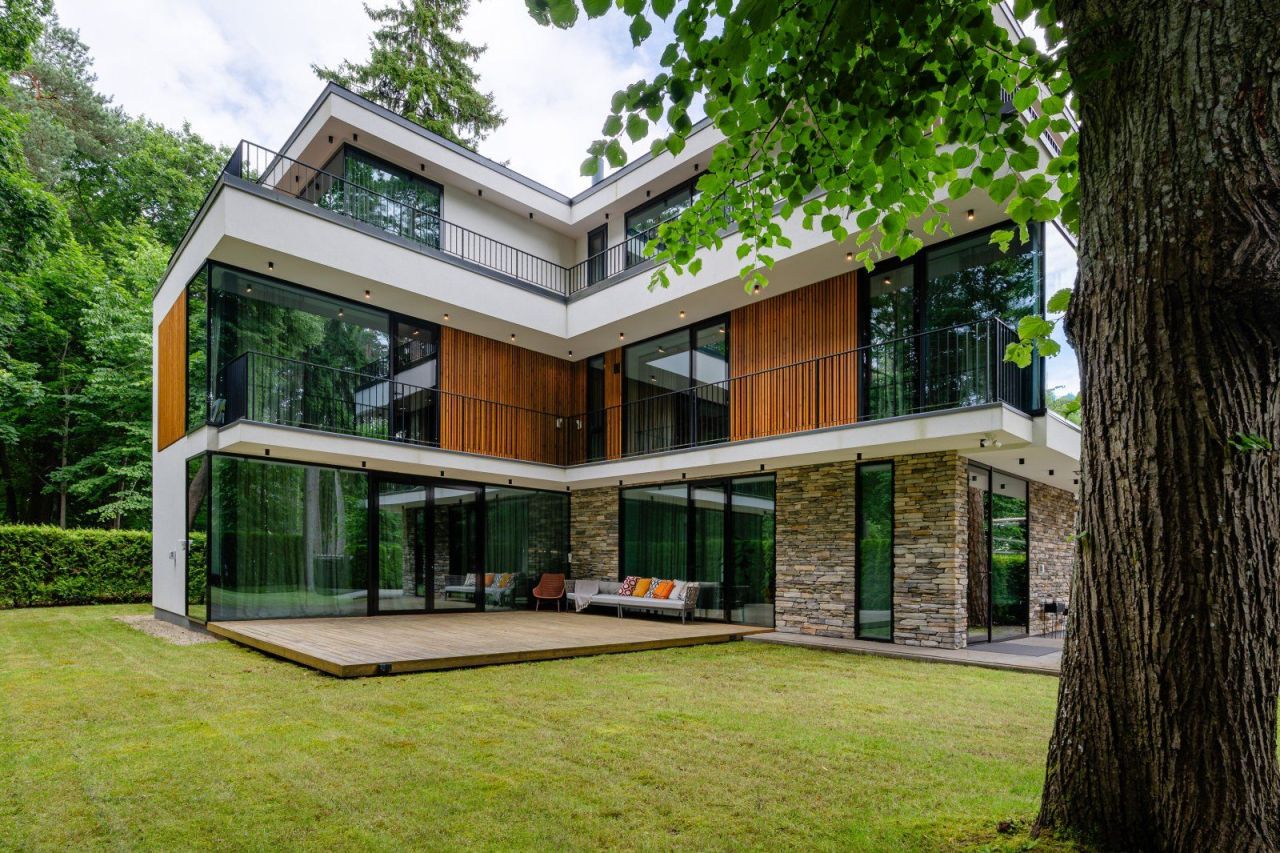Casa en Bulduri, Letonia, 360 m² - imagen 1