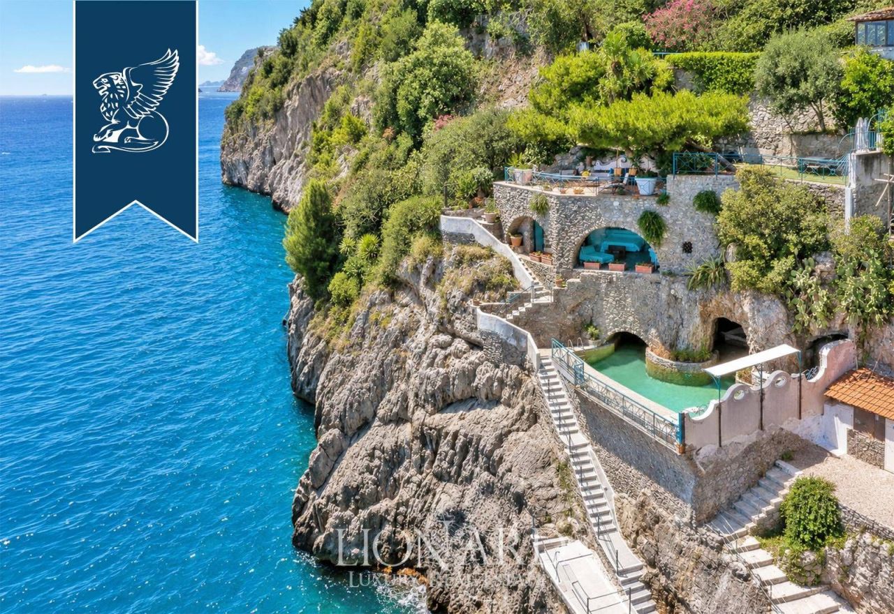 Villa in Salerno, Italy, 500 m² - picture 1