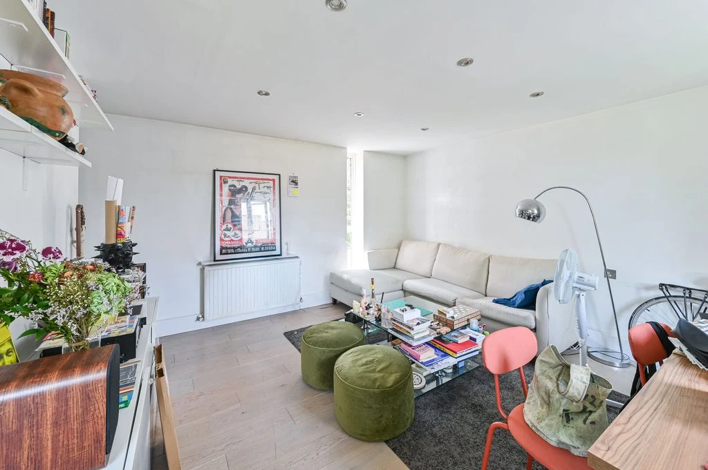 Flat in London, United Kingdom, 46 m² - picture 2