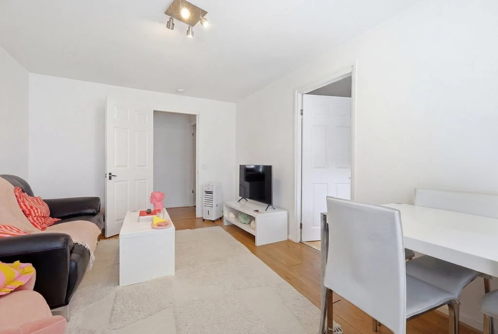 Flat in London, United Kingdom, 49 m² - picture 3