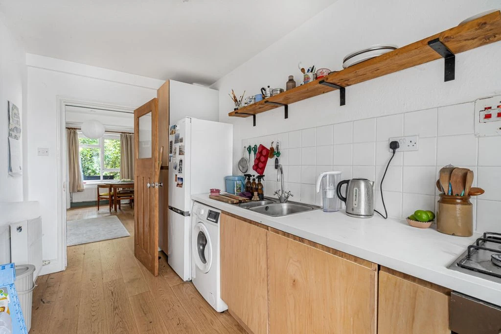 Flat in London, United Kingdom, 44 m² - picture 4