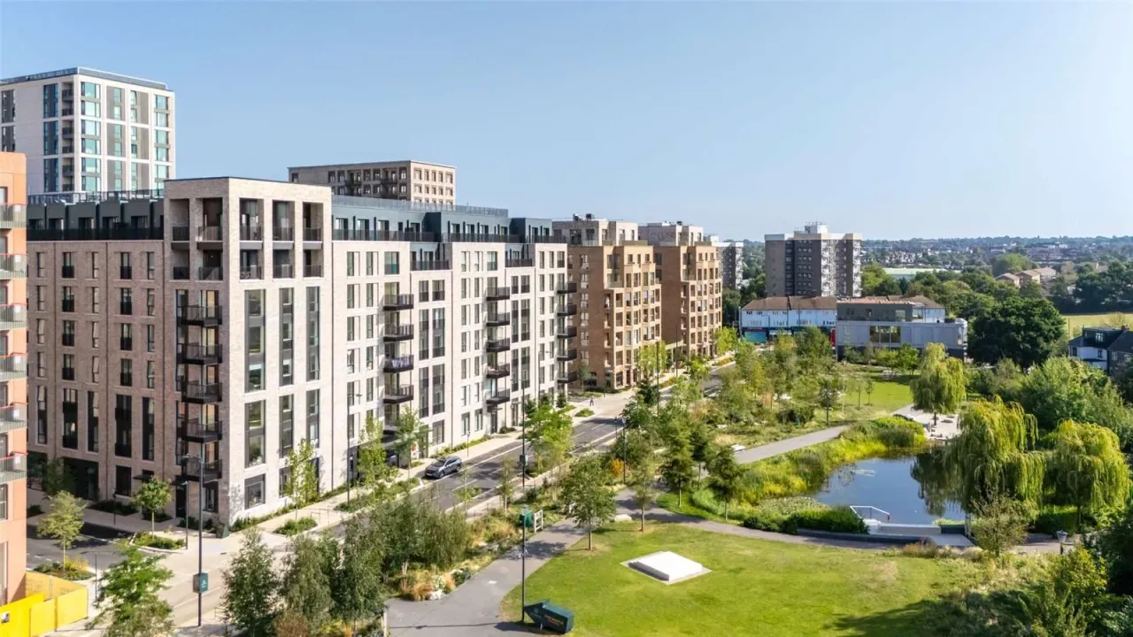 Studio Brent Cross, United Kingdom, 496 m² - picture 1