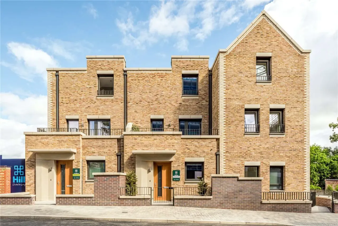 Townhouse Tottenham, United Kingdom, 1 310 m² - picture 1